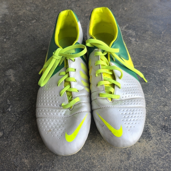 Nike CTR360 Libretto III FG Volt Court Green - Picture 3 of 9